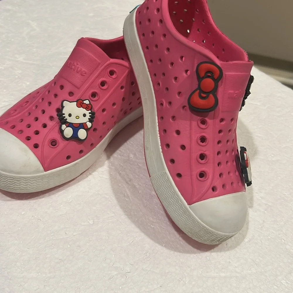 Native Hello Kitty jewels on perforated water shoes size 10 toddler pink white